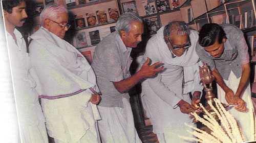 Prof. M.P. Manmadhan inaugurating Poornodaya Book Trust on 15.10.1988. R. Reghu, K.P. Madhavan Nair, Prof. G. Kuamara Pilla, K. Parameswara Sarma are on the stage.